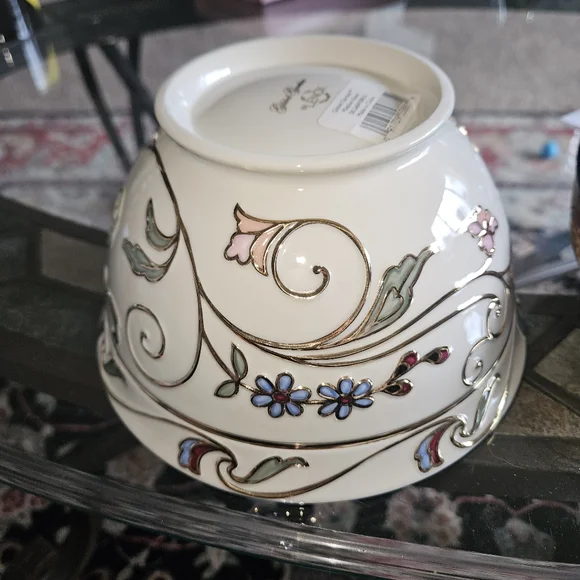 Lenox Gilded Garden bowl - Picture 3 of 3